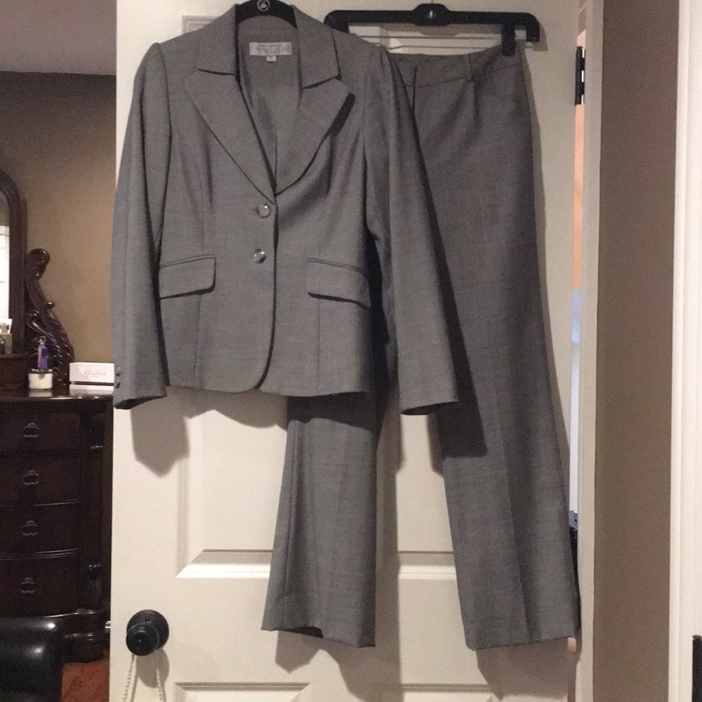 Tahari Arthur S. Levine pants suit